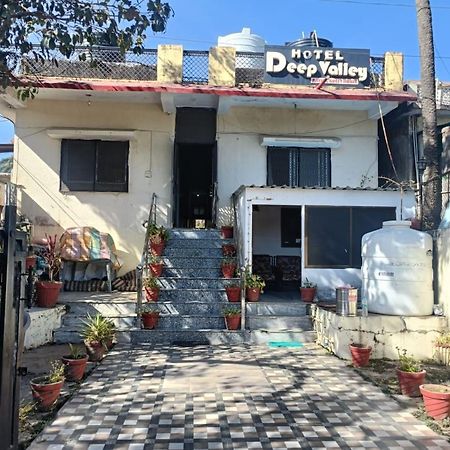 Hotel Deep Valley Mount Abu Esterno foto