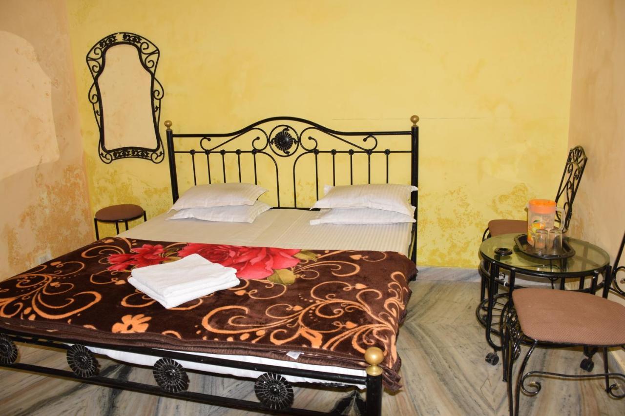 Hotel Deep Valley Mount Abu Esterno foto