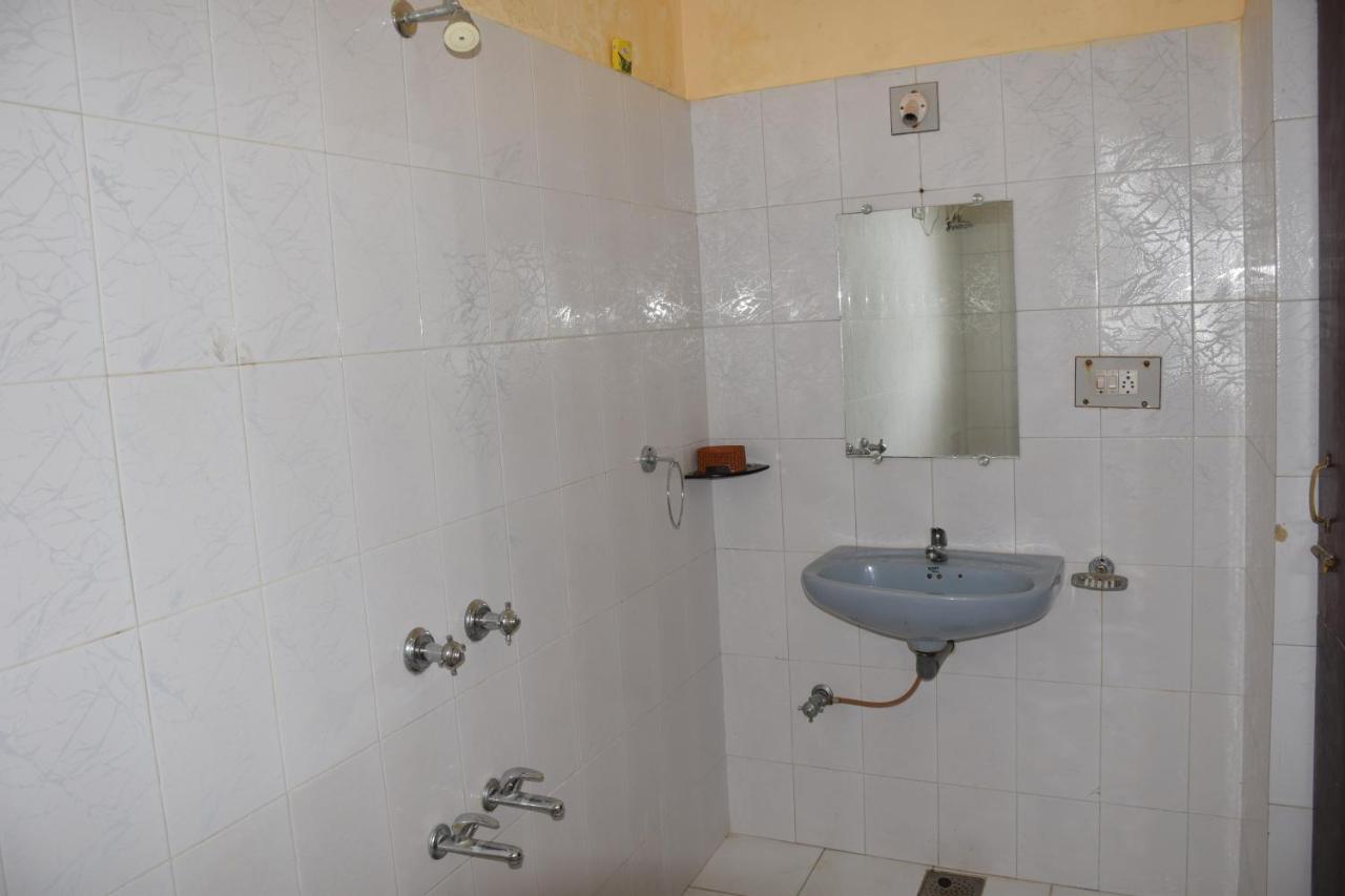 Hotel Deep Valley Mount Abu Esterno foto