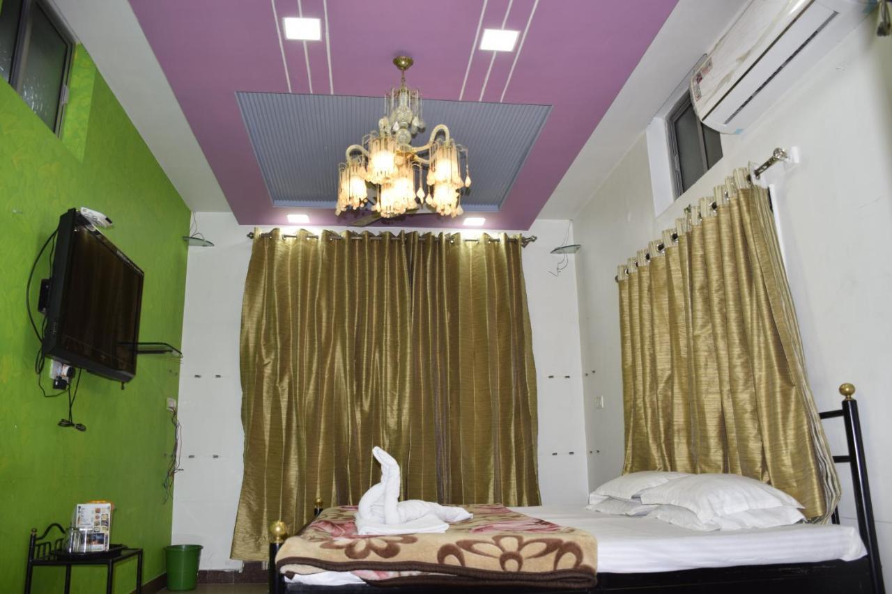 Hotel Deep Valley Mount Abu Esterno foto