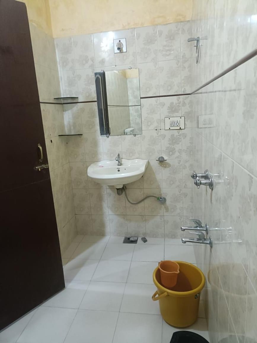 Hotel Deep Valley Mount Abu Esterno foto